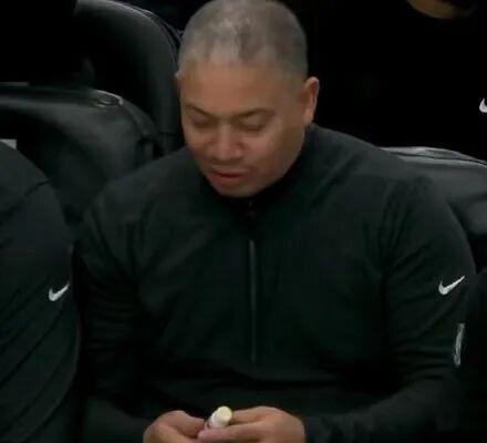 3分钟4失误！哈登替身首秀闹麻了…