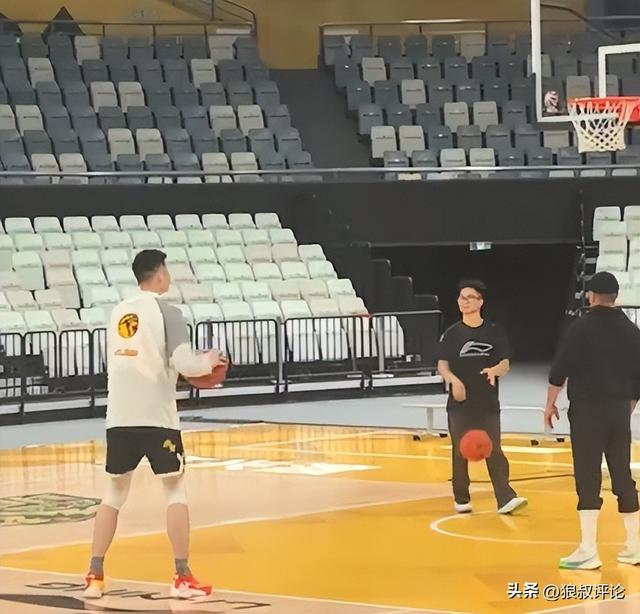 乐鱼app下载-胡金秋重返俱乐部训练引热议！王博：必须强制让他休息几天