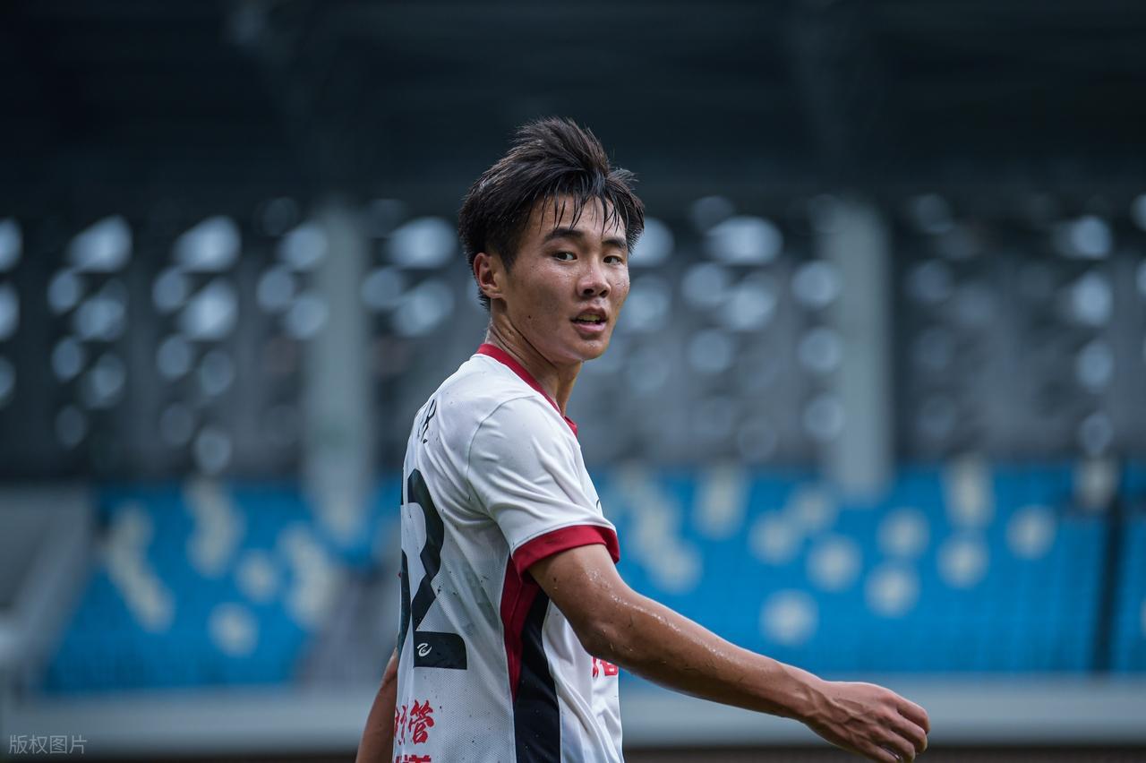 乐鱼体育登陆-官宣！17岁新星前锋，获中国足球金童奖，U17亚预赛狂轰5场9球