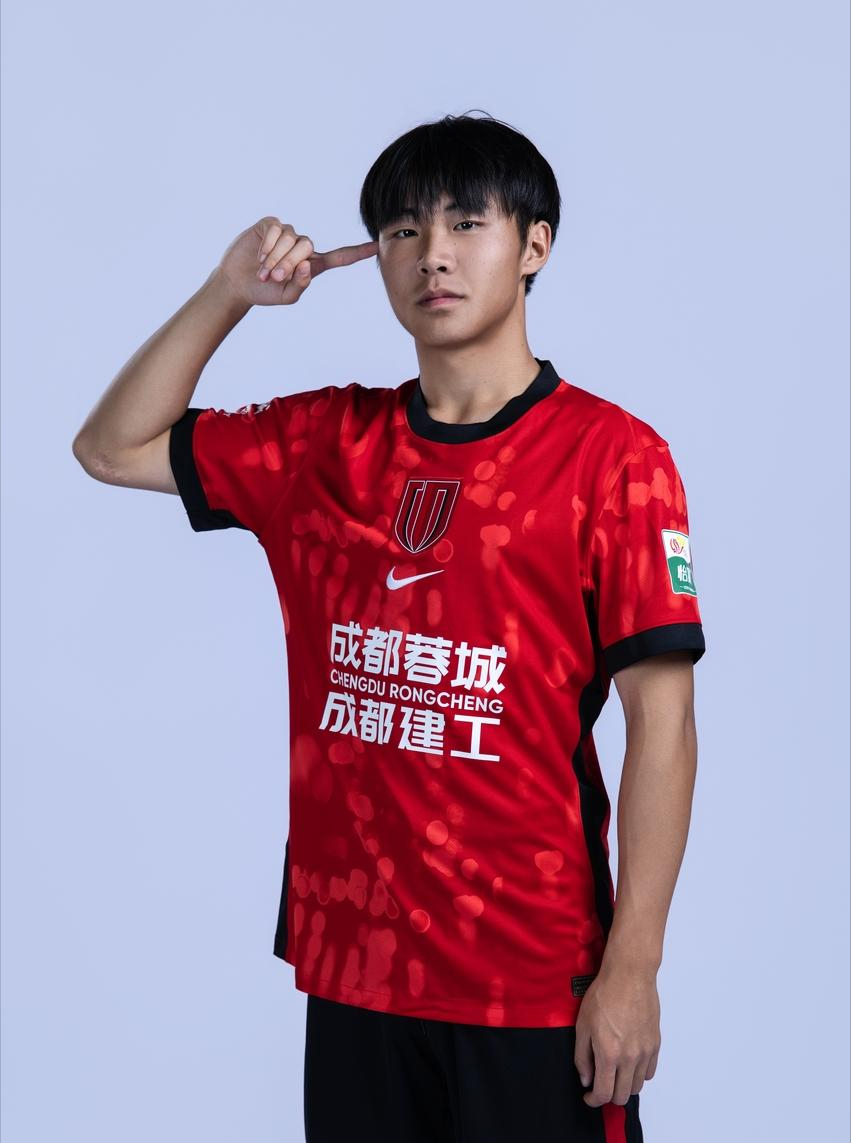 乐鱼体育登陆-官宣！17岁新星前锋，获中国足球金童奖，U17亚预赛狂轰5场9球