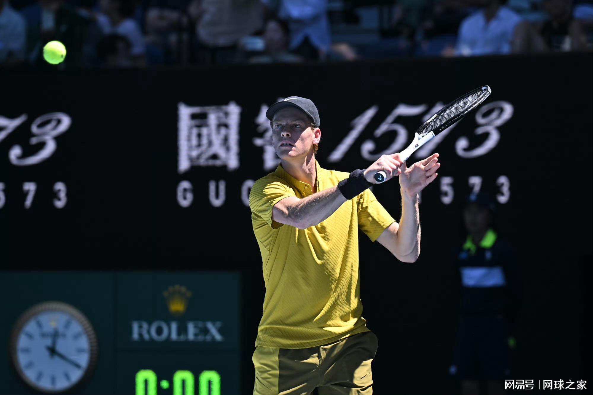 乐鱼体育登陆-罗德拉沃尔球场关闭顶棚引争议,是公平还是干预