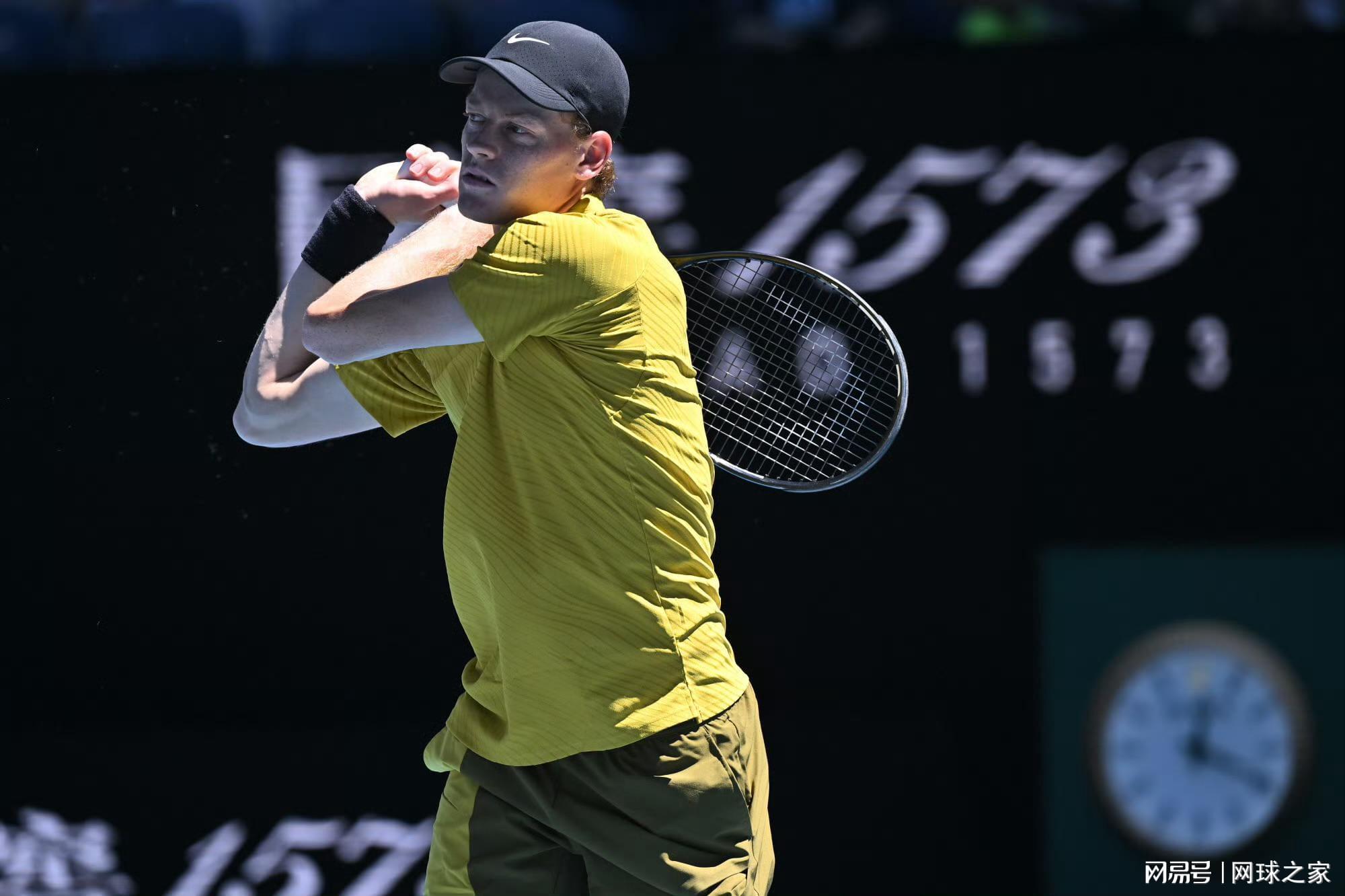 乐鱼体育登陆-罗德拉沃尔球场关闭顶棚引争议,是公平还是干预