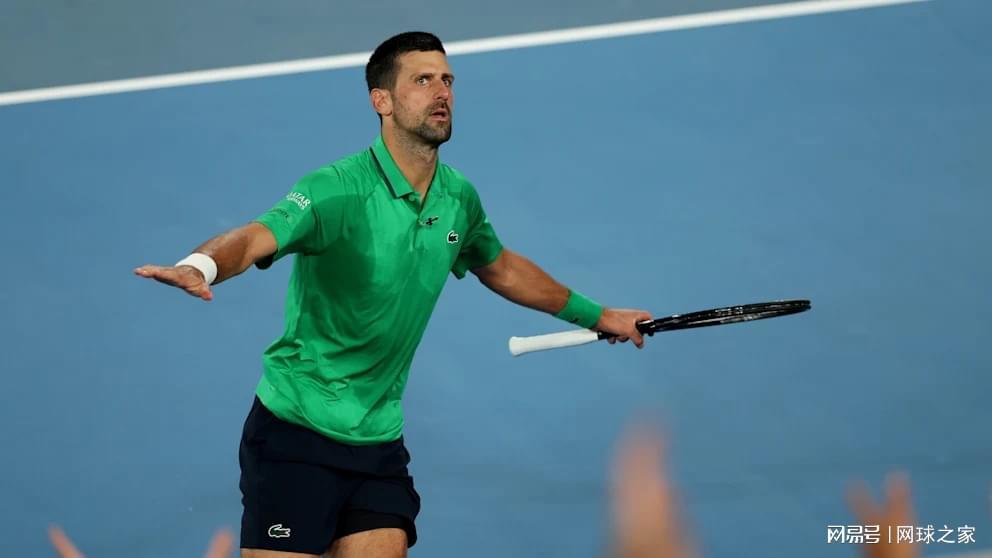 乐鱼官网-德约泄愤险些击中球童，主裁网开一面才避免被再次判负